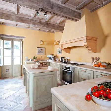 Sleeps 8 Pool Wifi Villa