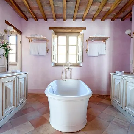 Villa Sleeps 8 Pool Wifi *